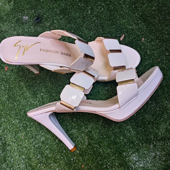 Women's heels shoes. - Picture 2 of 2